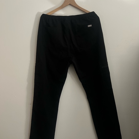 Figs Men Black Scrub Set - Picture 6 of 6